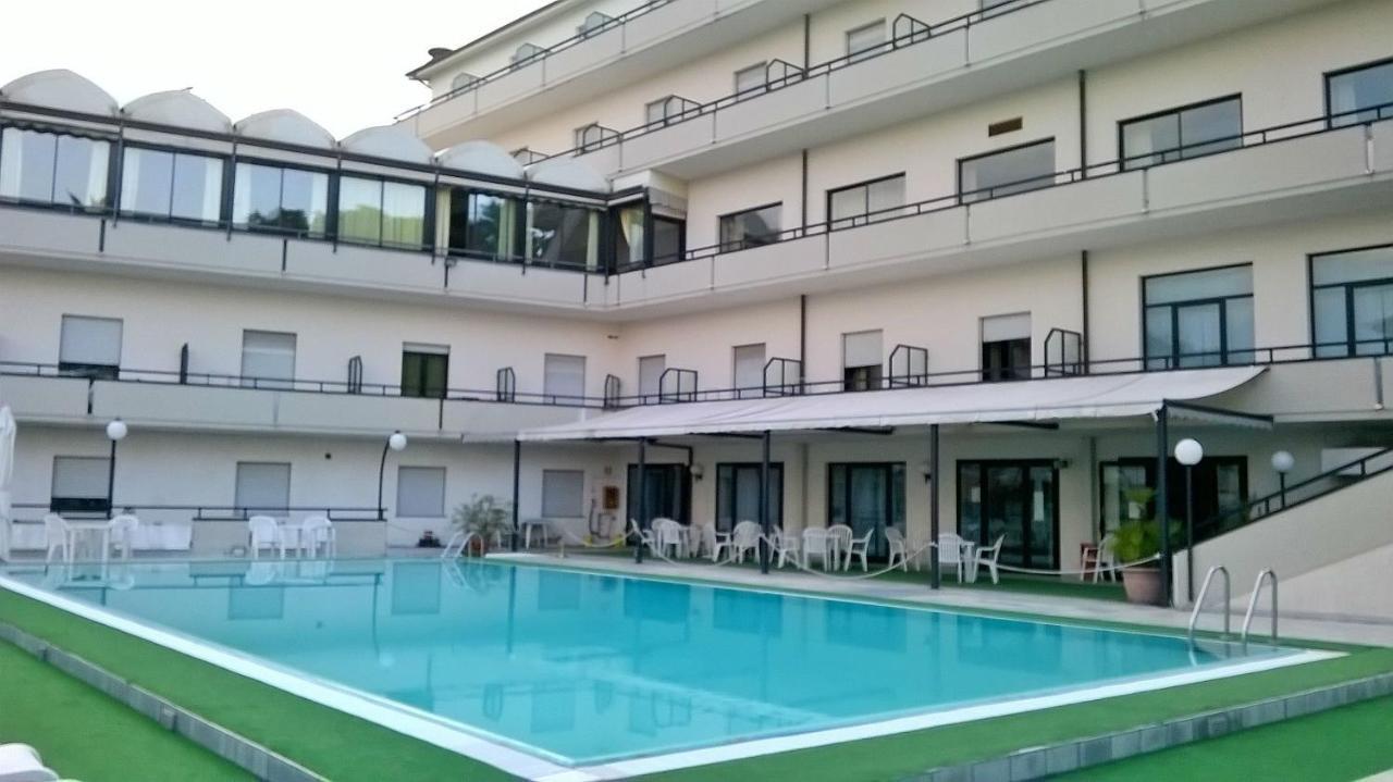 Hotel Du Parc Atri Exteriér fotografie